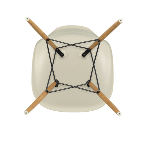 Cadeira Eames em Plástico DSW / Base maple